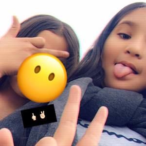 Meet your Posher, Dania